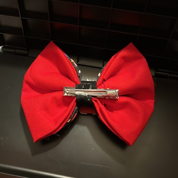 Disney’s Cruella bow - Picture 2 of 4